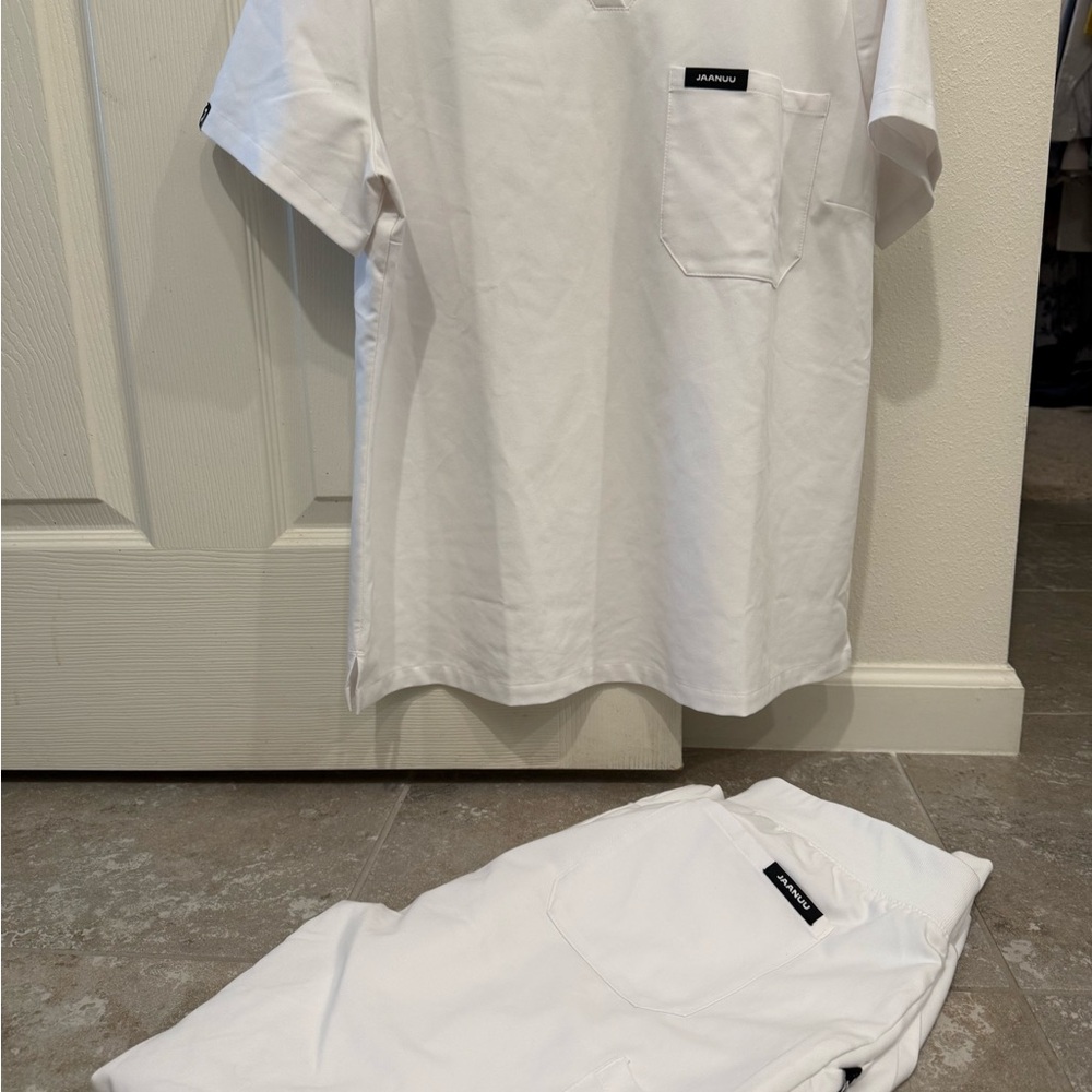 Jaanuu White Scrub Set size L